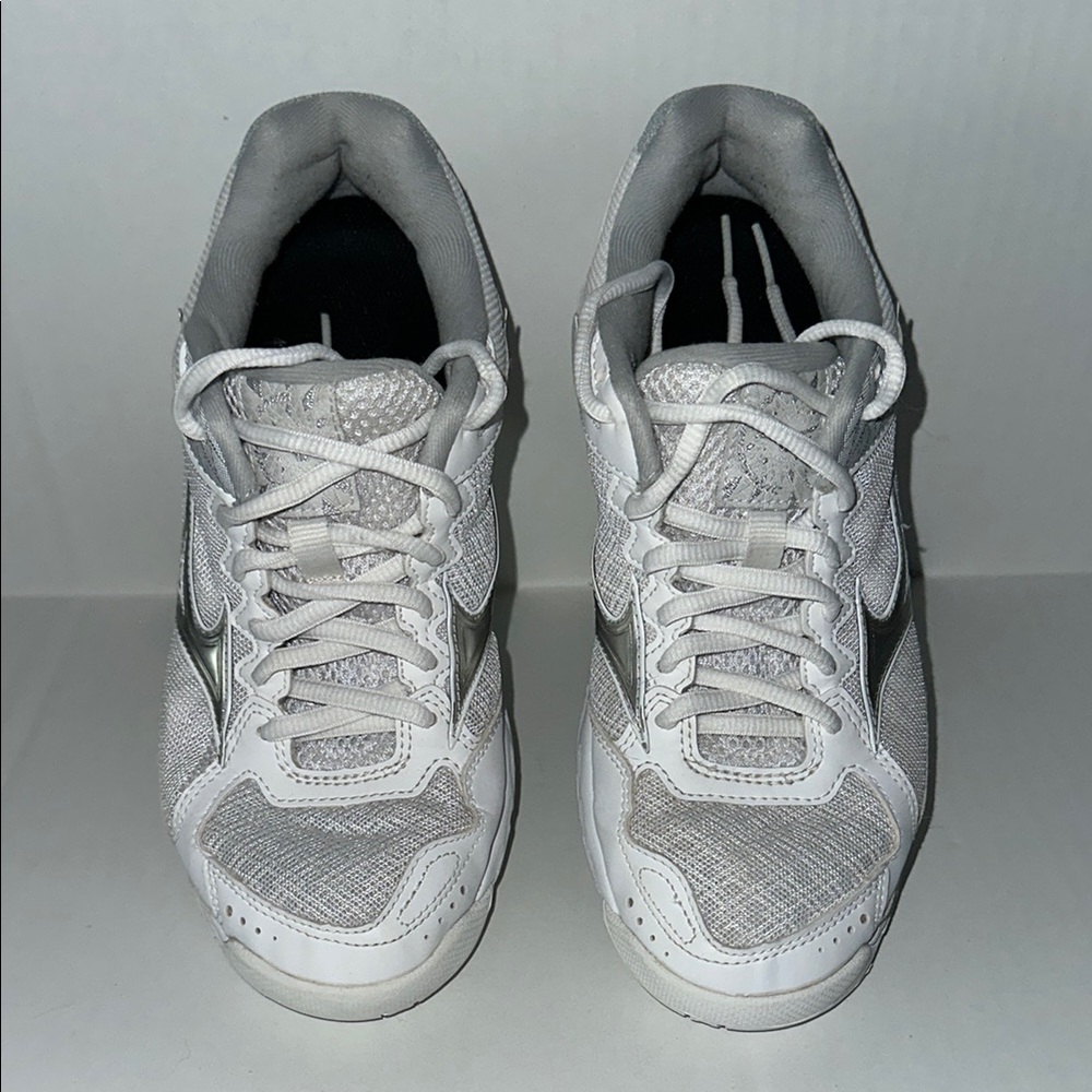 Mizuno White and Gray Athletic Shoes